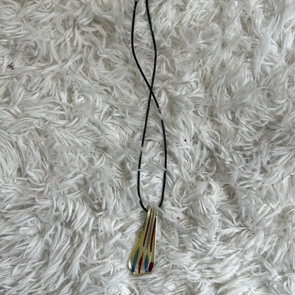 Resin tongue necklace - Picture 3 of 4